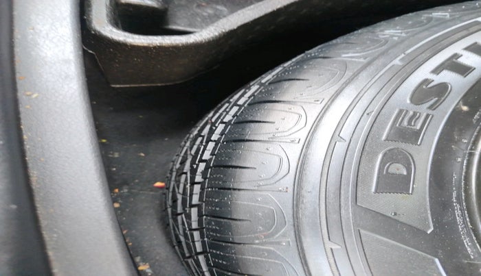 2017 Jeep Compass LIMITED 1.4 PETROL AT, Petrol, Automatic, 1,00,710 km, tyre