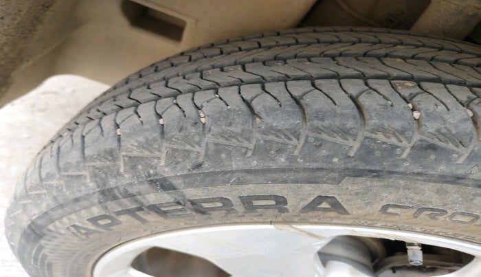 2017 Jeep Compass LIMITED 1.4 PETROL AT, Petrol, Automatic, 1,00,710 km, tyre