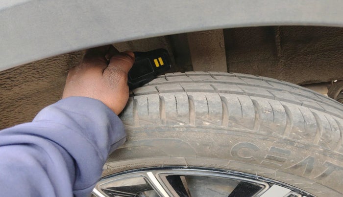 2023 Renault Kwid CLIMBER AMT 1.0, Petrol, Automatic, 4,639 km, tyre