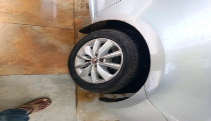 2013 Skoda Octavia AMBITION 2.0 TDI AT, Diesel, Automatic, 1,09,502 km, tyre