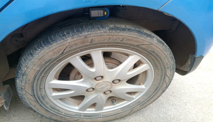 2012 Honda Brio V MT, Petrol, Manual, 92,667 km, tyre