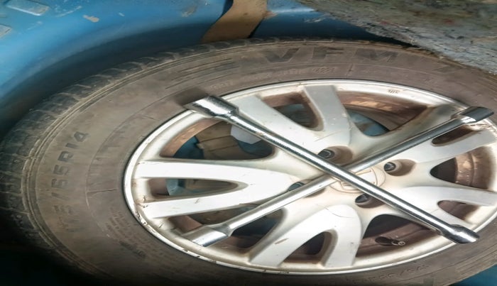 2012 Honda Brio V MT, Petrol, Manual, 92,667 km, tyre