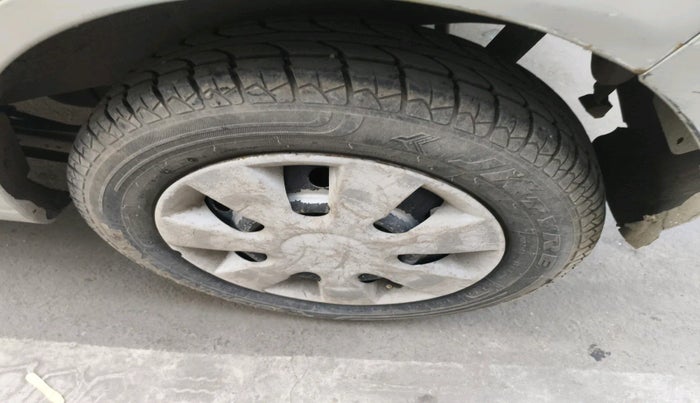 2010 Maruti Wagon R 1.0 LXI, Petrol, Manual, 1,07,517 km, tyre