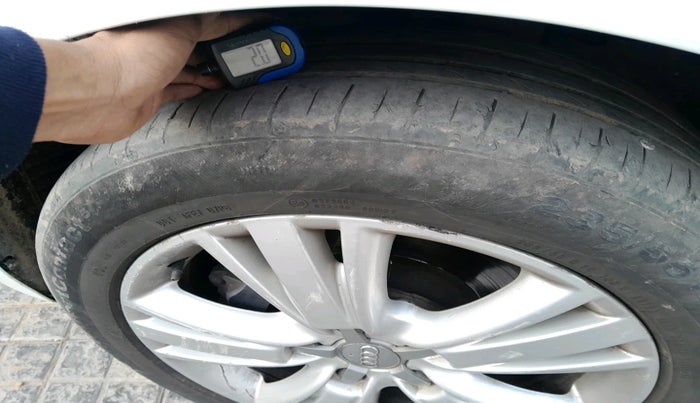 2013 Audi Q7 3.0 TDI PREMIUM PLUS, Diesel, Automatic, 2,16,434 km, tyre