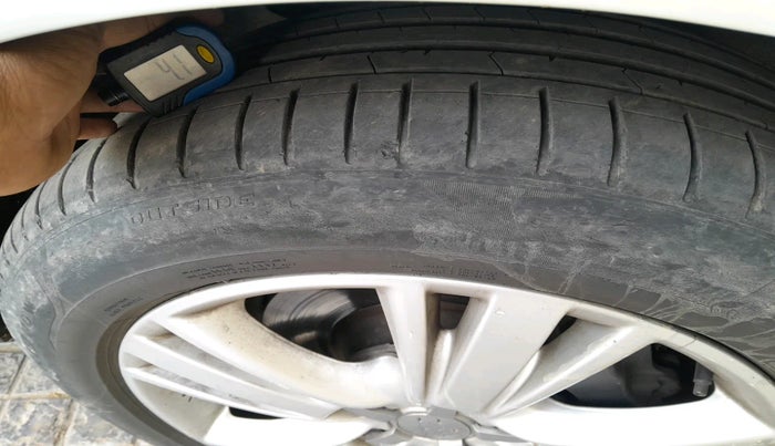 2013 Audi Q7 3.0 TDI PREMIUM PLUS, Diesel, Automatic, 2,16,434 km, tyre