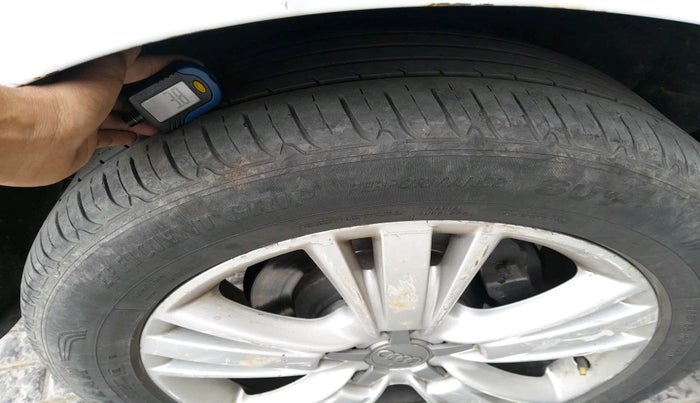 2013 Audi Q7 3.0 TDI PREMIUM PLUS, Diesel, Automatic, 2,16,434 km, tyre