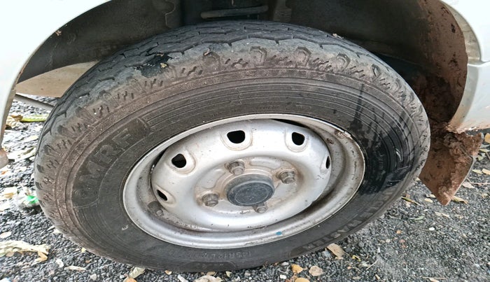 2016 Maruti Omni 5 STR, Petrol, Manual, 46,361 km, tyre