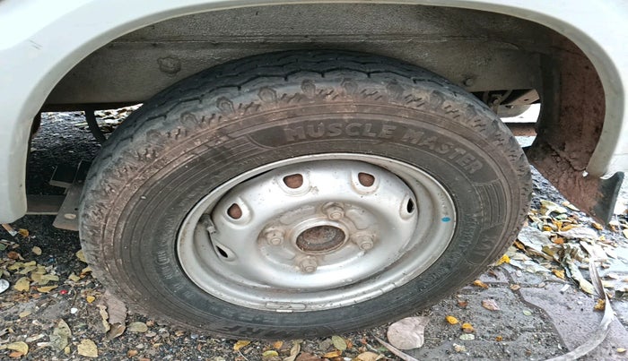 2016 Maruti Omni 5 STR, Petrol, Manual, 46,361 km, tyre