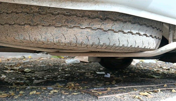 2016 Maruti Omni 5 STR, Petrol, Manual, 46,361 km, tyre