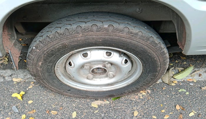 2016 Maruti Omni 5 STR, Petrol, Manual, 46,361 km, tyre