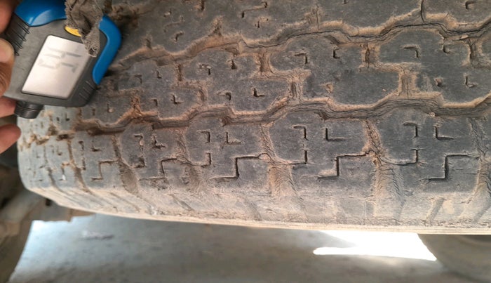 2013 Mahindra Scorpio VLX 2WD, Diesel, Manual, 1,64,784 km, tyre