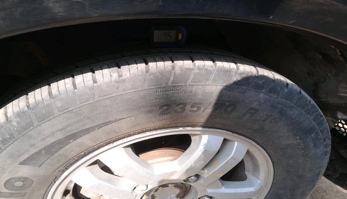 2013 Mahindra Scorpio VLX 2WD, Diesel, Manual, 1,64,784 km, tyre