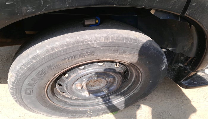 2013 Mahindra Scorpio VLX 2WD, Diesel, Manual, 1,64,784 km, tyre