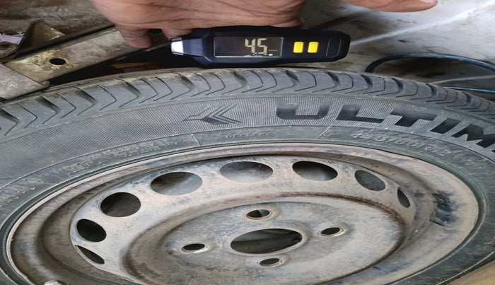 2016 Maruti Alto 800 LXI, Petrol, Manual, 1,43,809 km, tyre