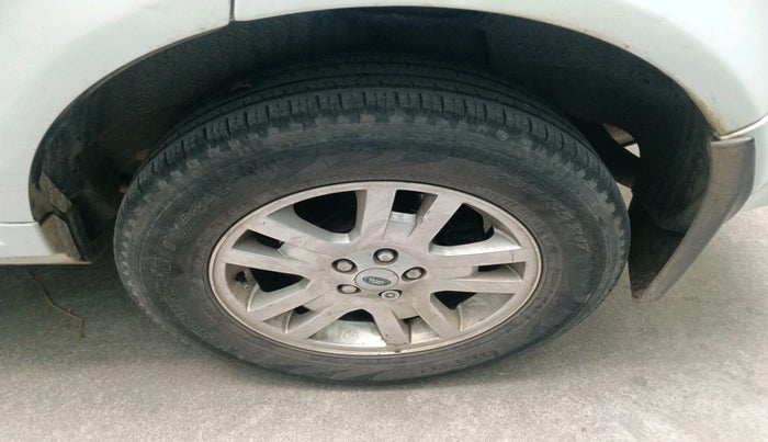 2011 Landrover Freelander 2 SD4 HSE, Diesel, Automatic, 1,52,808 km, tyre