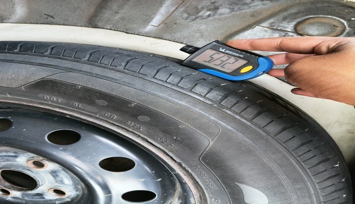 2011 Maruti Swift VDI, Diesel, Manual, 1,79,486 km, tyre