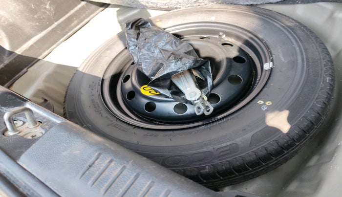 2018 Maruti Swift ZXI AMT, Petrol, Automatic, 38,054 km, tyre