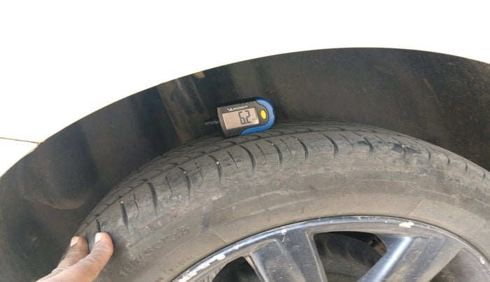 2013 Volkswagen Polo COMFORTLINE 1.2L PETROL, Petrol, Manual, 1,11,677 km, tyre