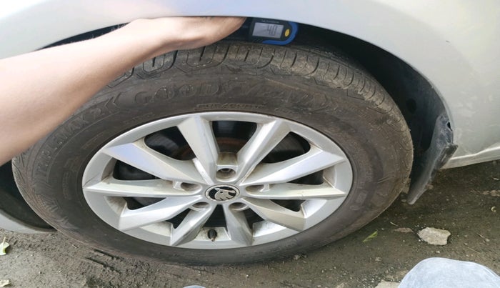 2016 Skoda Octavia STYLE PLUS AT 1.8 TSI, Petrol, Automatic, 96,957 km, tyre