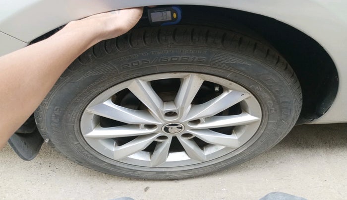 2016 Skoda Octavia STYLE PLUS AT 1.8 TSI, Petrol, Automatic, 96,957 km, tyre