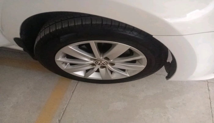 2017 Volkswagen Polo HIGHLINE1.2L, Petrol, Manual, 1,26,054 km, tyre