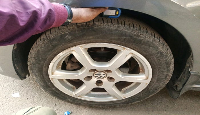 2013 Volkswagen Vento HIGHLINE DIESEL 1.6, Diesel, Manual, 1,14,654 km, tyre