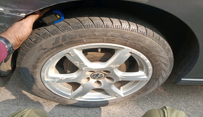 2013 Volkswagen Vento HIGHLINE DIESEL 1.6, Diesel, Manual, 1,14,654 km, tyre