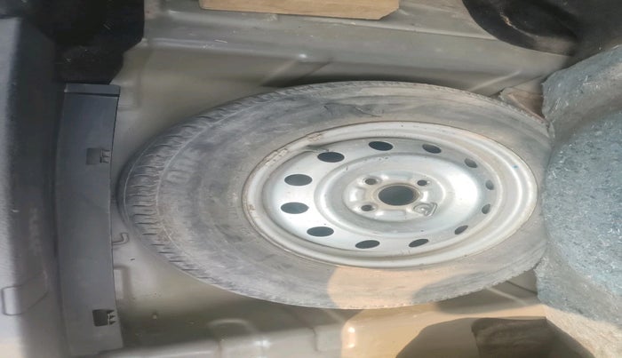 2011 Maruti Swift Dzire LXI, Petrol, Manual, 85,239 km, tyre