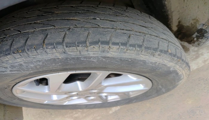 2023 Mahindra XUV300 W8 1.5 DIESEL, Diesel, Manual, 26,363 km, tyre