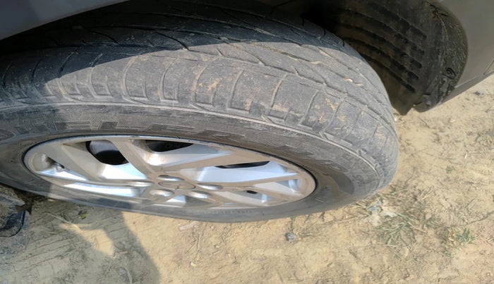 2023 Mahindra XUV300 W8 1.5 DIESEL, Diesel, Manual, 26,363 km, tyre