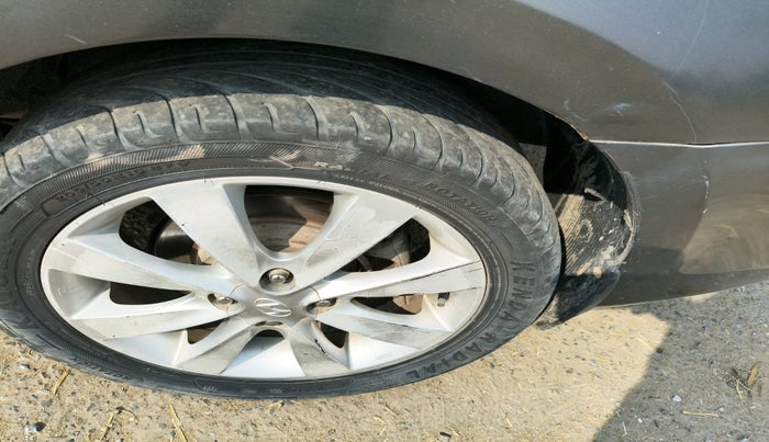 2011 Hyundai Verna FLUIDIC 1.6 CRDI SX, Diesel, Manual, 73,139 km, tyre