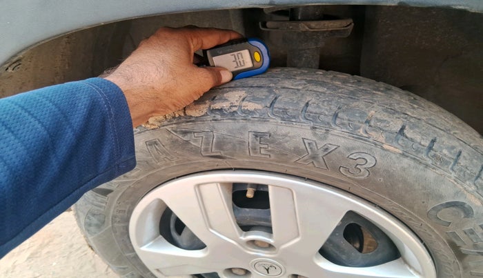 2017 Renault Kwid RXT 1.0 (O), Petrol, Manual, 99,604 km, tyre