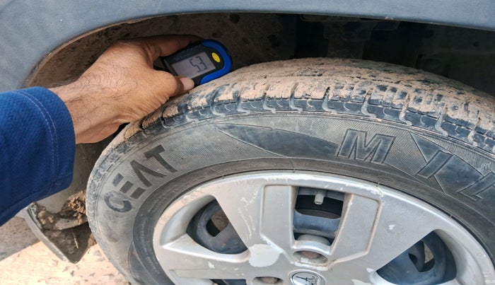 2017 Renault Kwid RXT 1.0 (O), Petrol, Manual, 99,604 km, tyre