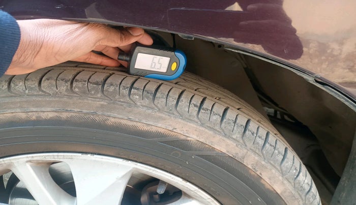 2016 Toyota Innova Crysta 2.4 VX 7 STR, Diesel, Manual, 84,575 km, tyre