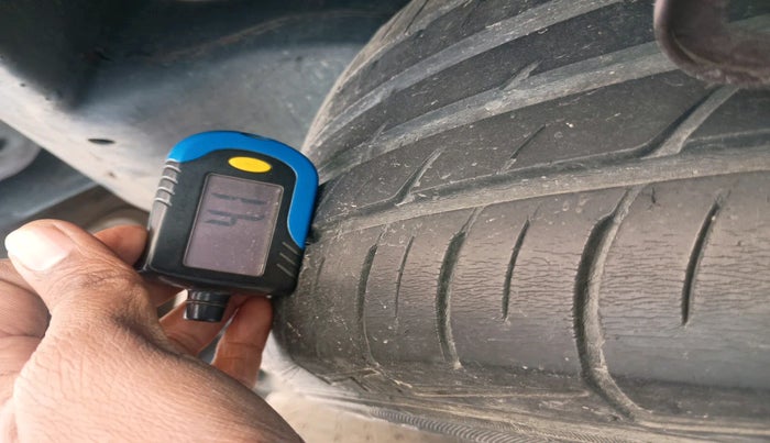 2016 Toyota Innova Crysta 2.4 VX 7 STR, Diesel, Manual, 84,575 km, tyre