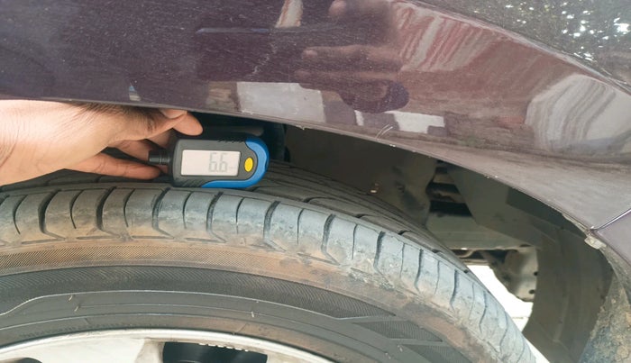 2016 Toyota Innova Crysta 2.4 VX 7 STR, Diesel, Manual, 84,575 km, tyre