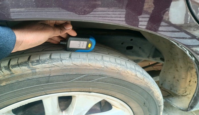 2016 Toyota Innova Crysta 2.4 VX 7 STR, Diesel, Manual, 84,575 km, tyre