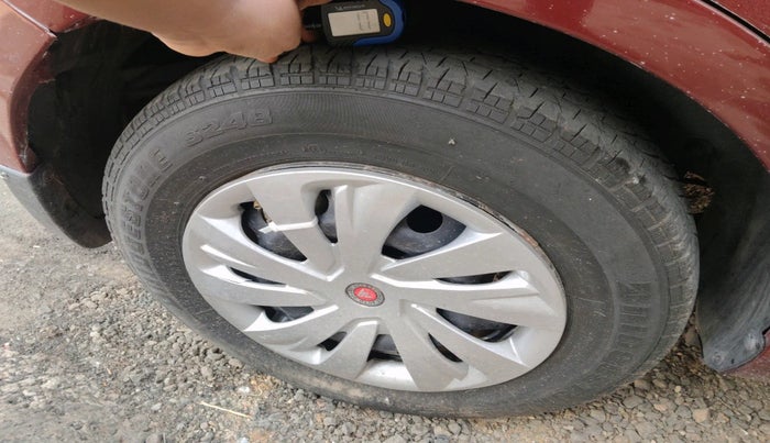 2015 Maruti Swift Dzire VDI, Diesel, Manual, 1,36,625 km, tyre