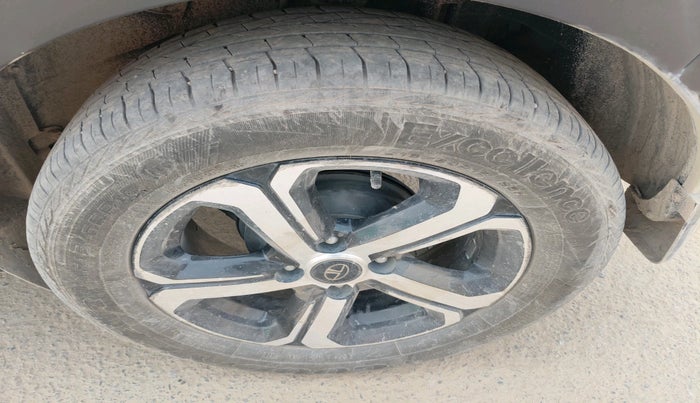 2023 Tata NEXON XZA PLUS PETROL, Petrol, Automatic, 70,250 km, tyre