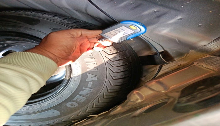 2018 Renault Kwid RXT 0.8, Petrol, Manual, 21,396 km, tyre