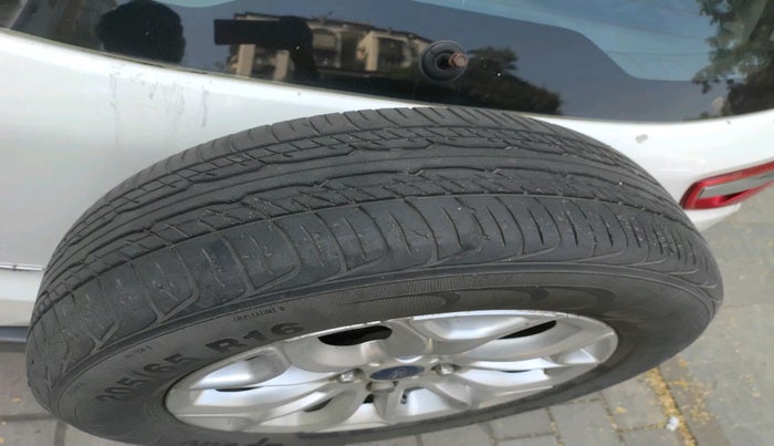 2014 Ford Ecosport TITANIUM 1.5L DIESEL, Diesel, Manual, 2,67,588 km, tyre