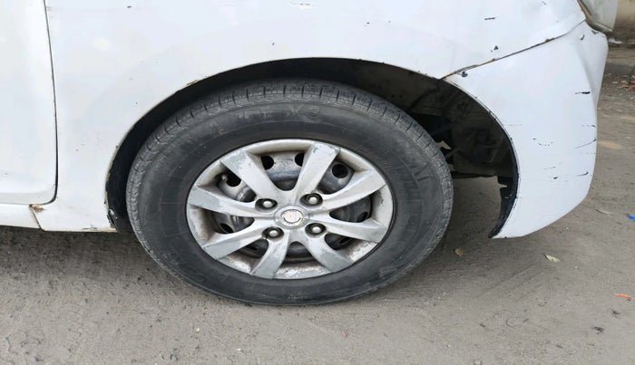 2017 Hyundai Eon ERA +, Petrol, Manual, 81,734 km, tyre