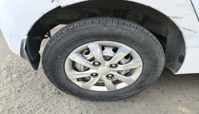 2017 Hyundai Eon ERA +, Petrol, Manual, 81,734 km, tyre