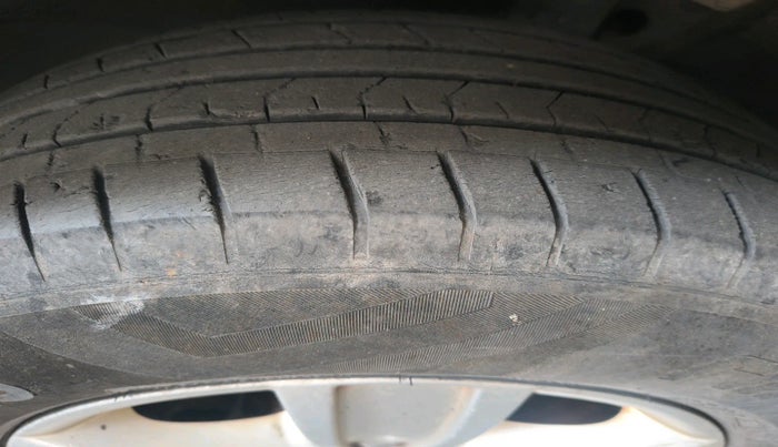 2013 Skoda Laura AMBIENTE 1.9 TDI MT, Diesel, Manual, 1,11,971 km, tyre