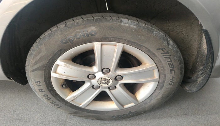 2013 Skoda Laura AMBIENTE 1.9 TDI MT, Diesel, Manual, 1,11,971 km, tyre