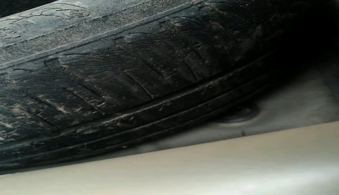 2013 Skoda Laura AMBIENTE 1.9 TDI MT, Diesel, Manual, 1,11,971 km, tyre