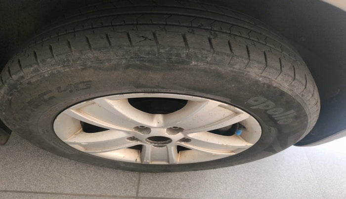 2013 Skoda Laura AMBIENTE 1.9 TDI MT, Diesel, Manual, 1,11,971 km, tyre