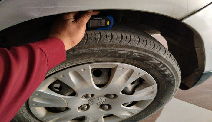 2014 Honda Amaze 1.2L I-VTEC S AT, Petrol, Automatic, 1,56,895 km, tyre