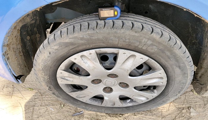 2012 Honda Brio S MT, Petrol, Manual, 1,14,943 km, tyre