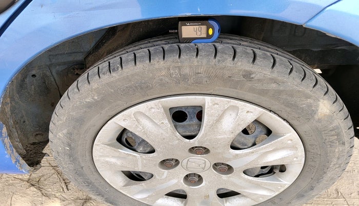 2012 Honda Brio S MT, Petrol, Manual, 1,14,943 km, tyre